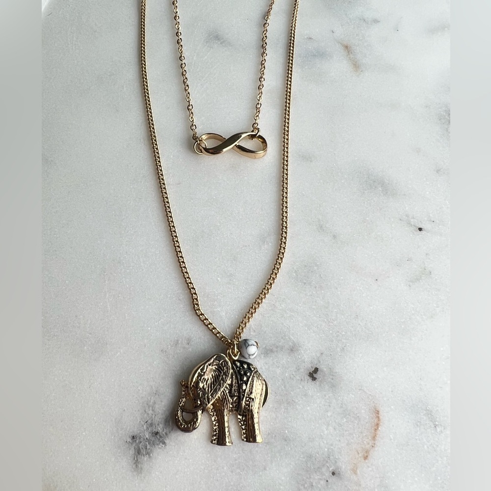 Macys NWT necklace